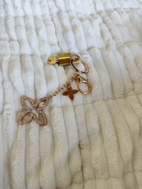 Louis Vuitton lock with unbrandedGold Floral Charm Keychain with Crystal Accents